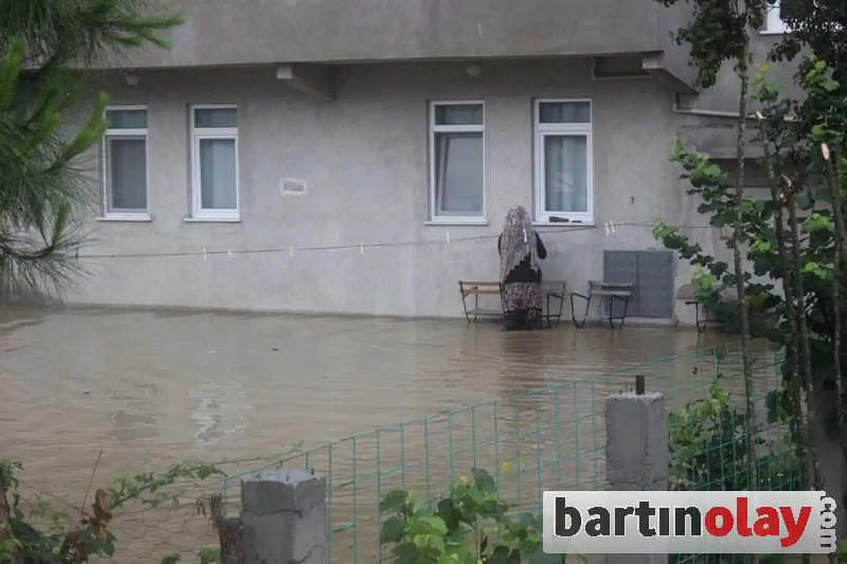 BARTIN'DA EV VE İŞYERLERİ SU ALTINDA KALDI