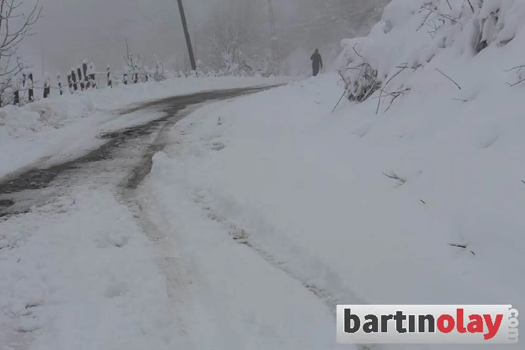 Köy yollarında kar manzaraları