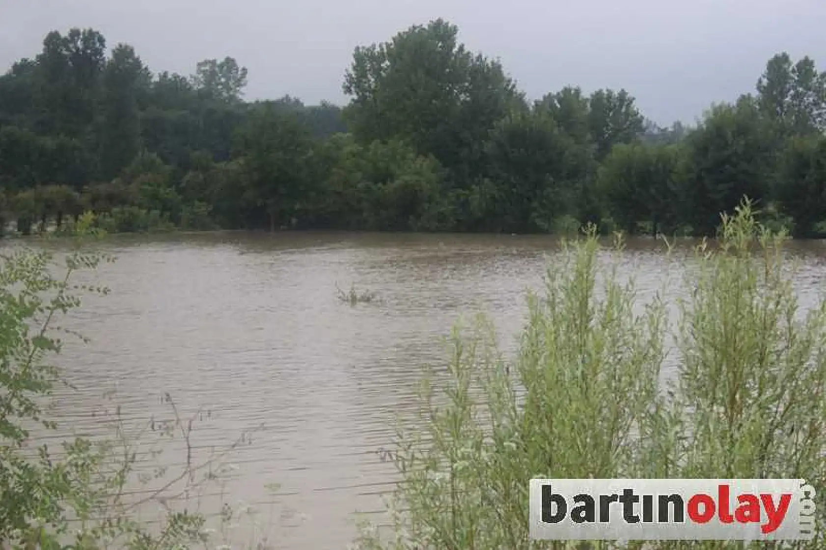 BARTIN'DA EV VE İŞYERLERİ SU ALTINDA KALDI