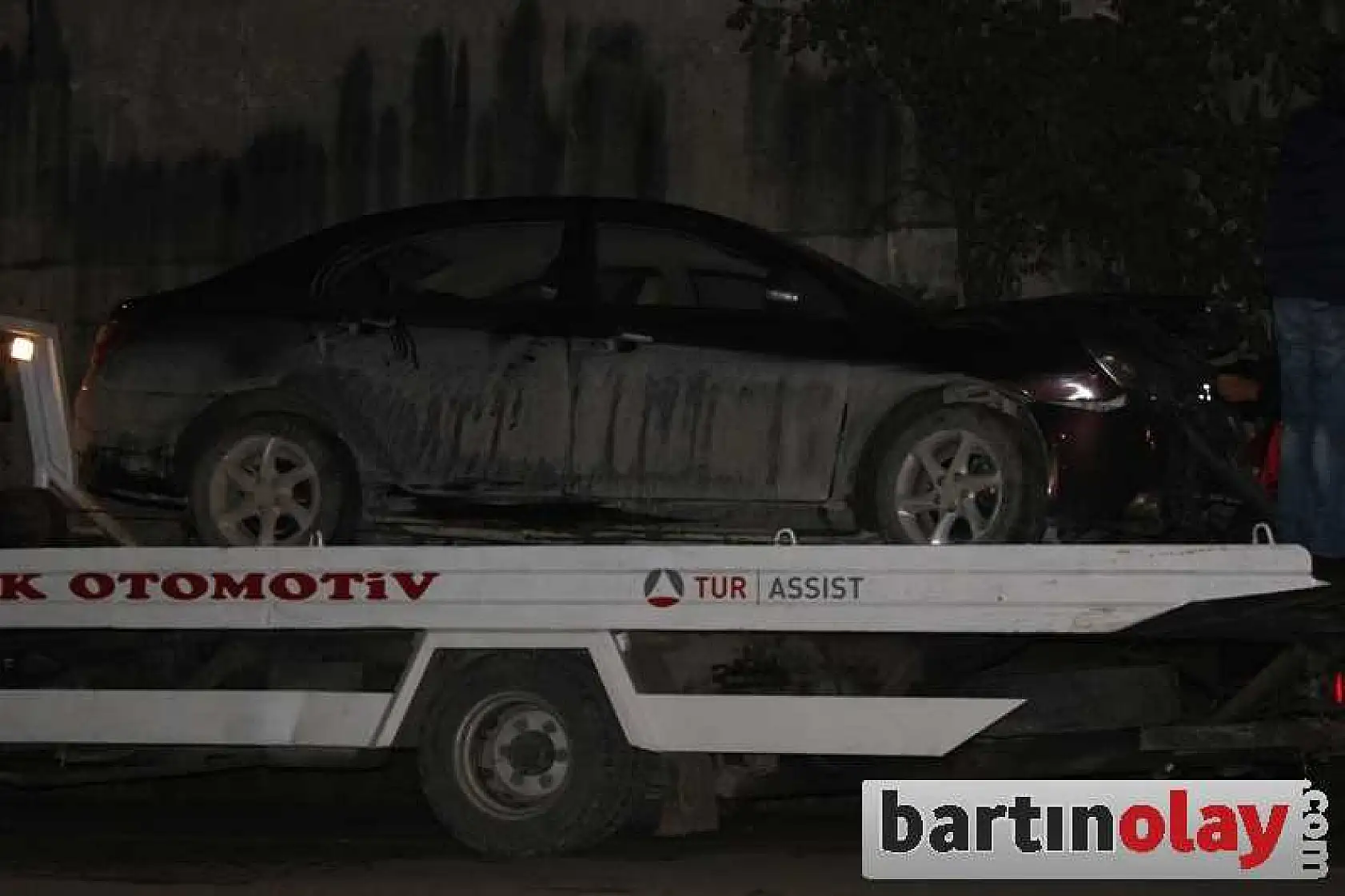 Otomobil Yoldan Çıktı, 2 Yaralı