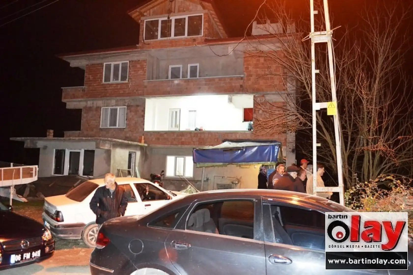 Su Kuyusuna Atlayarak İntihar Etti