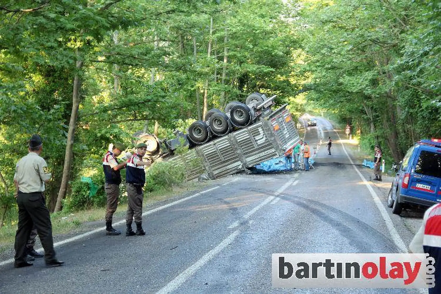 TIR ile otomobil çarpıştı:1 ölü