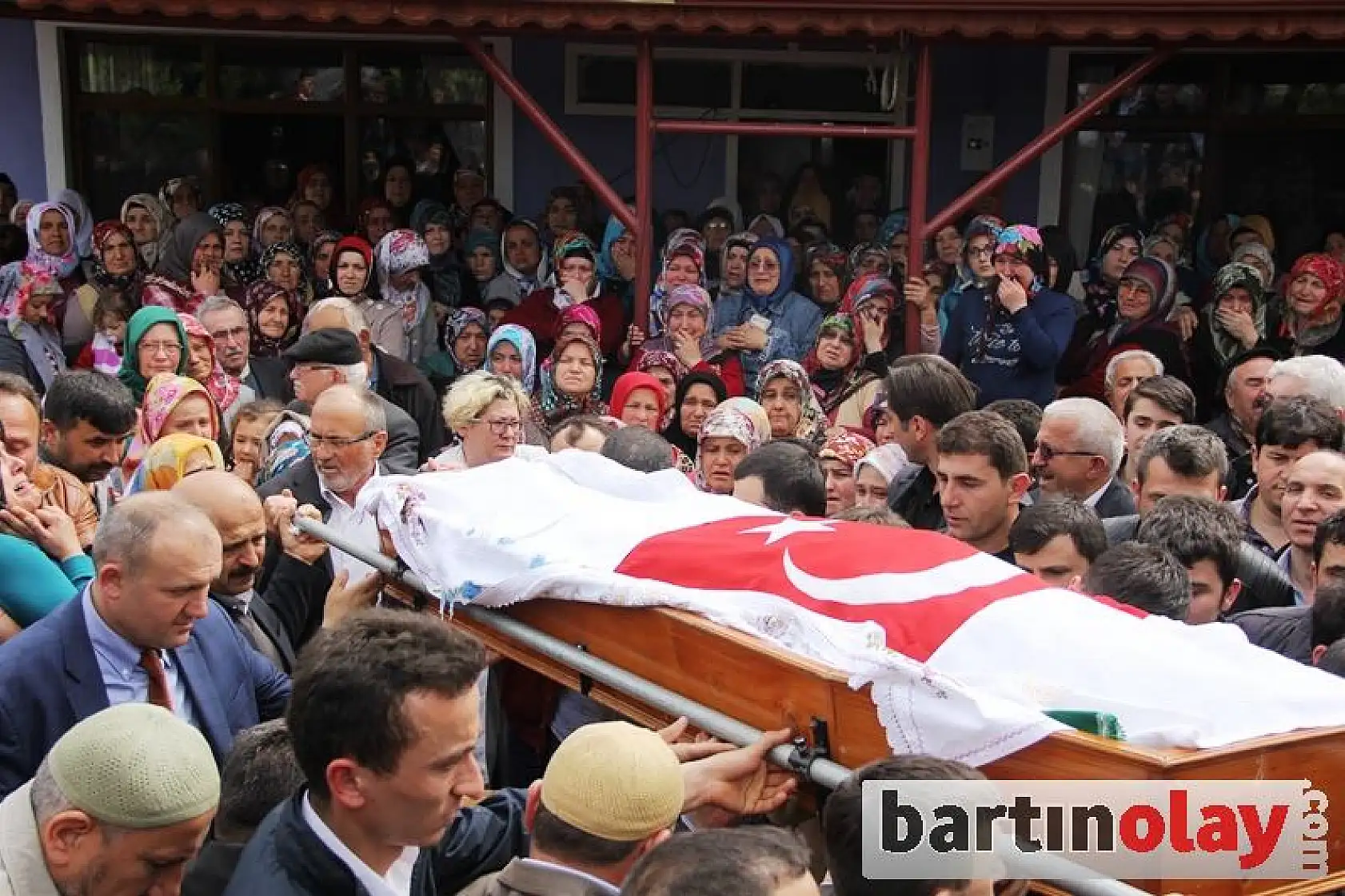 Madencinin cenazesinde feryatlar yürekleri dağladı  