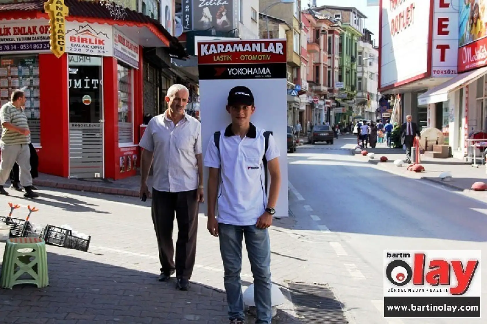 Bartın Sokaklarında Yürüyen reklam 