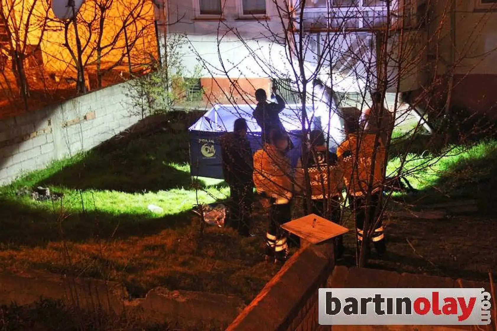 Yanarak 3. kattan ölüme atladı