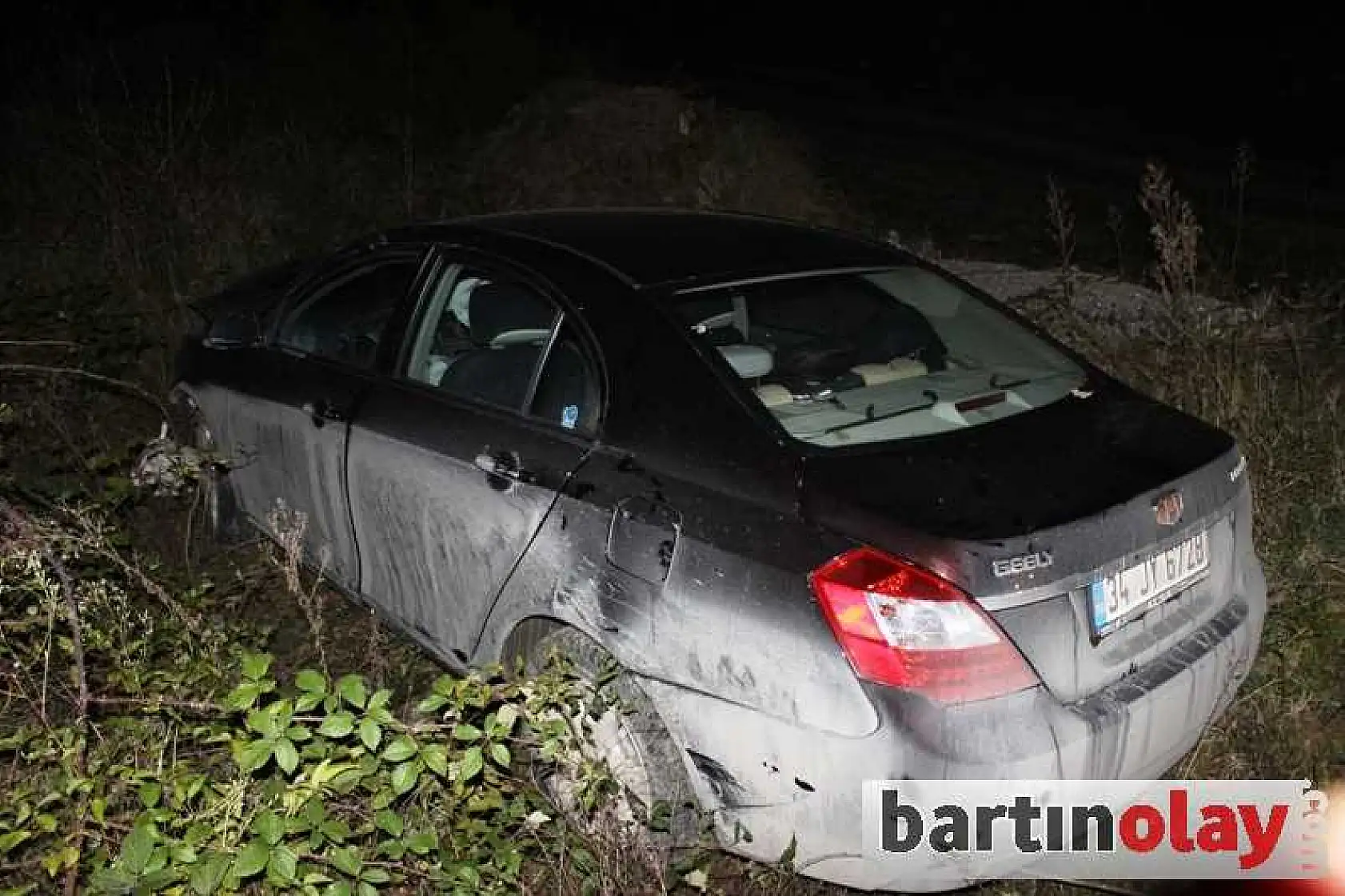 Otomobil Yoldan Çıktı, 2 Yaralı