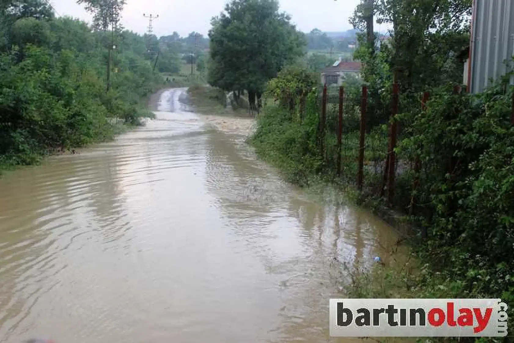 BARTIN'DA EV VE İŞYERLERİ SU ALTINDA KALDI