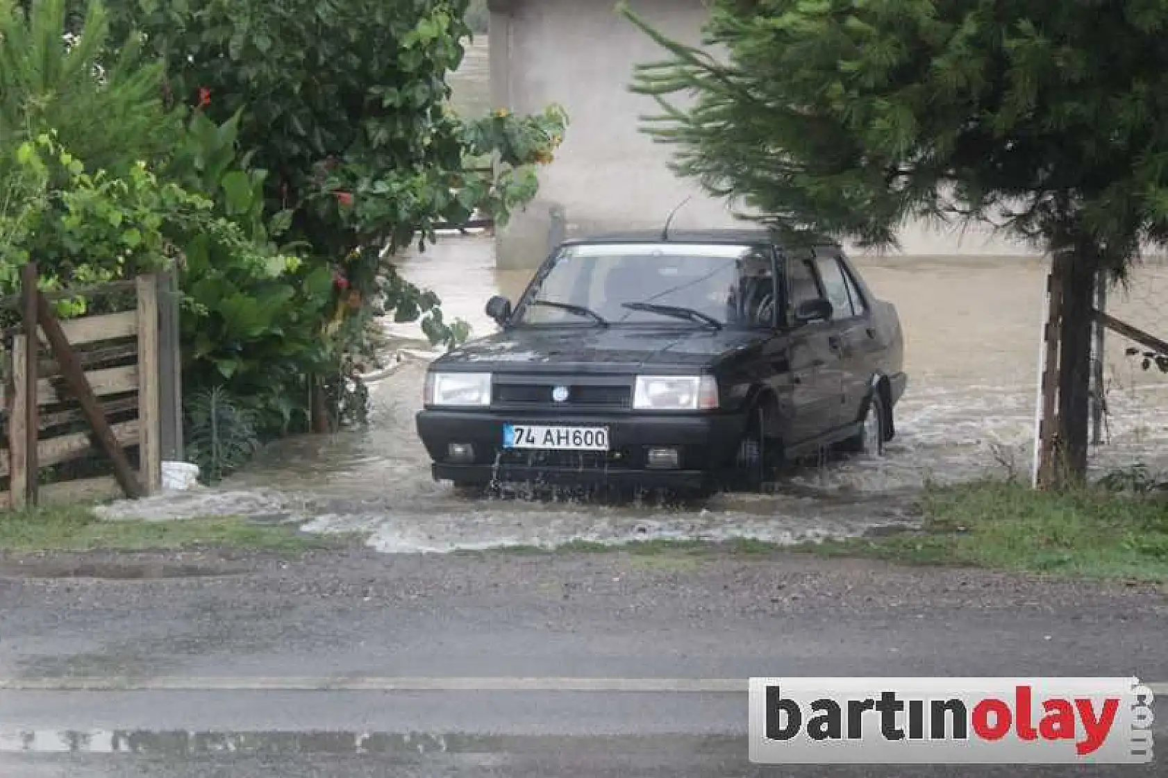 BARTIN'DA EV VE İŞYERLERİ SU ALTINDA KALDI