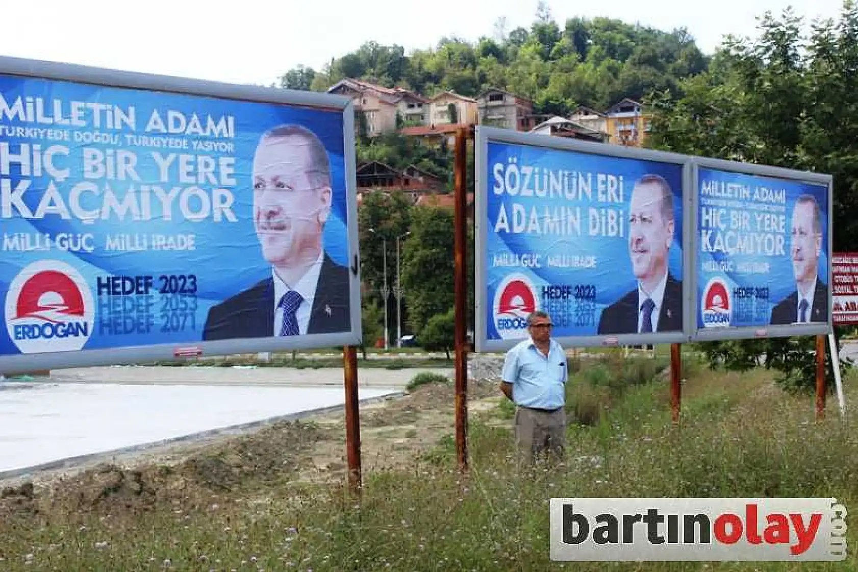 BAŞBAKAN SEVGİSİ BİLLBOARD KİRALATTI