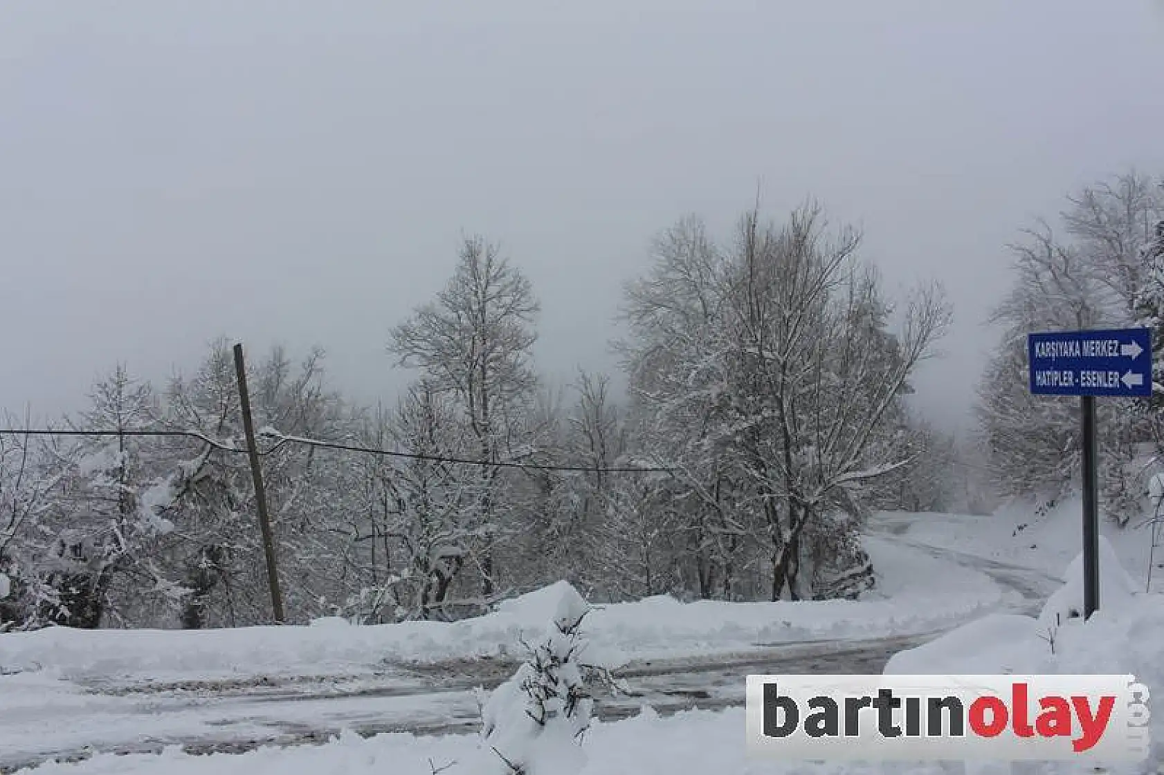 Köy yollarında kar manzaraları