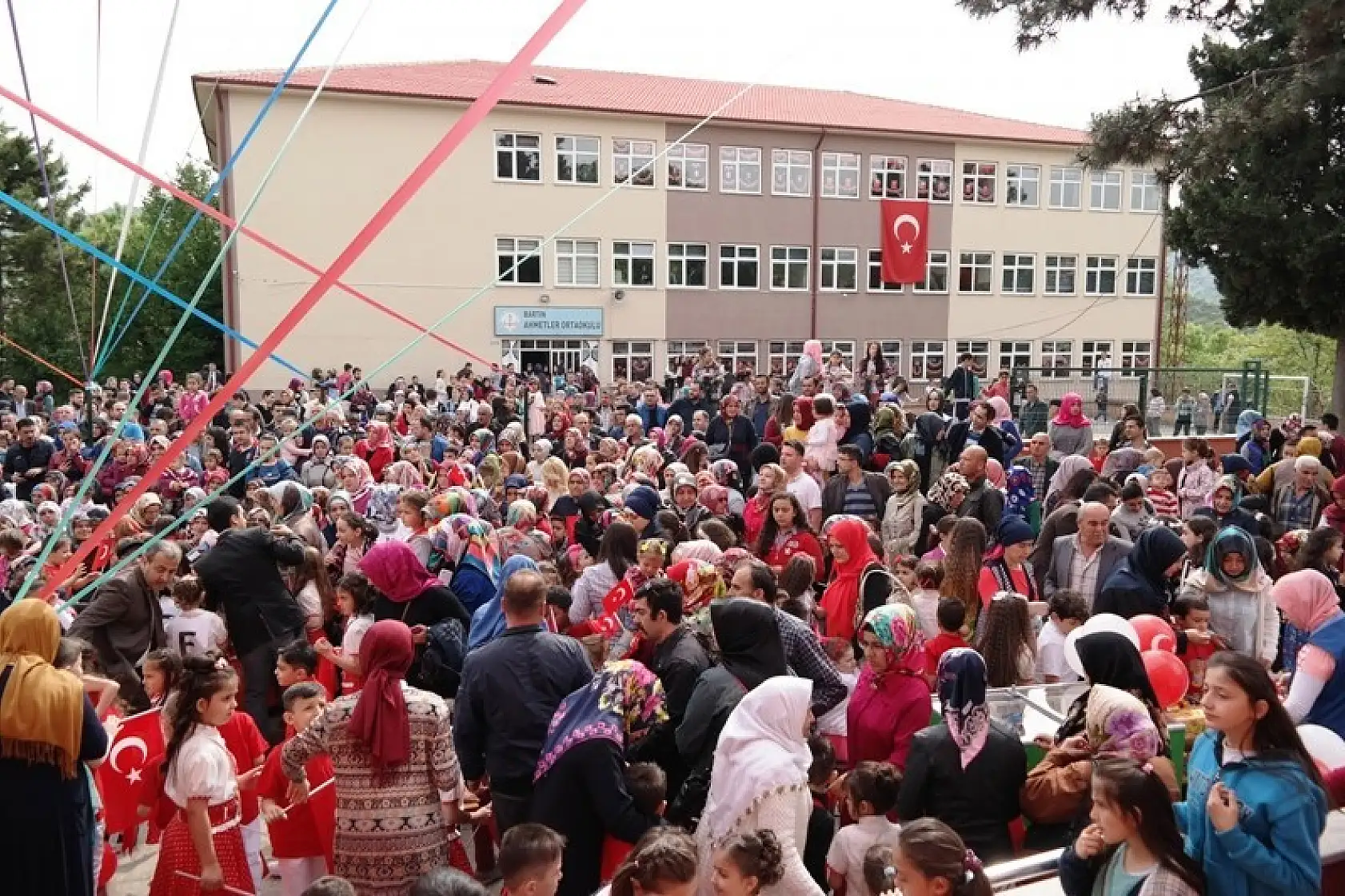 Ahmetler İlkokulunda 23 Nisan coşkusu