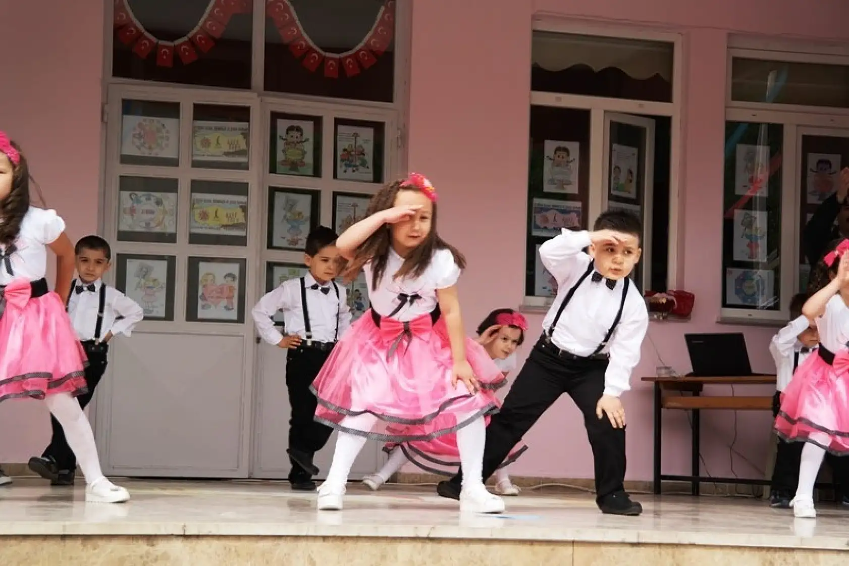 Ahmetler İlkokulunda 23 Nisan coşkusu