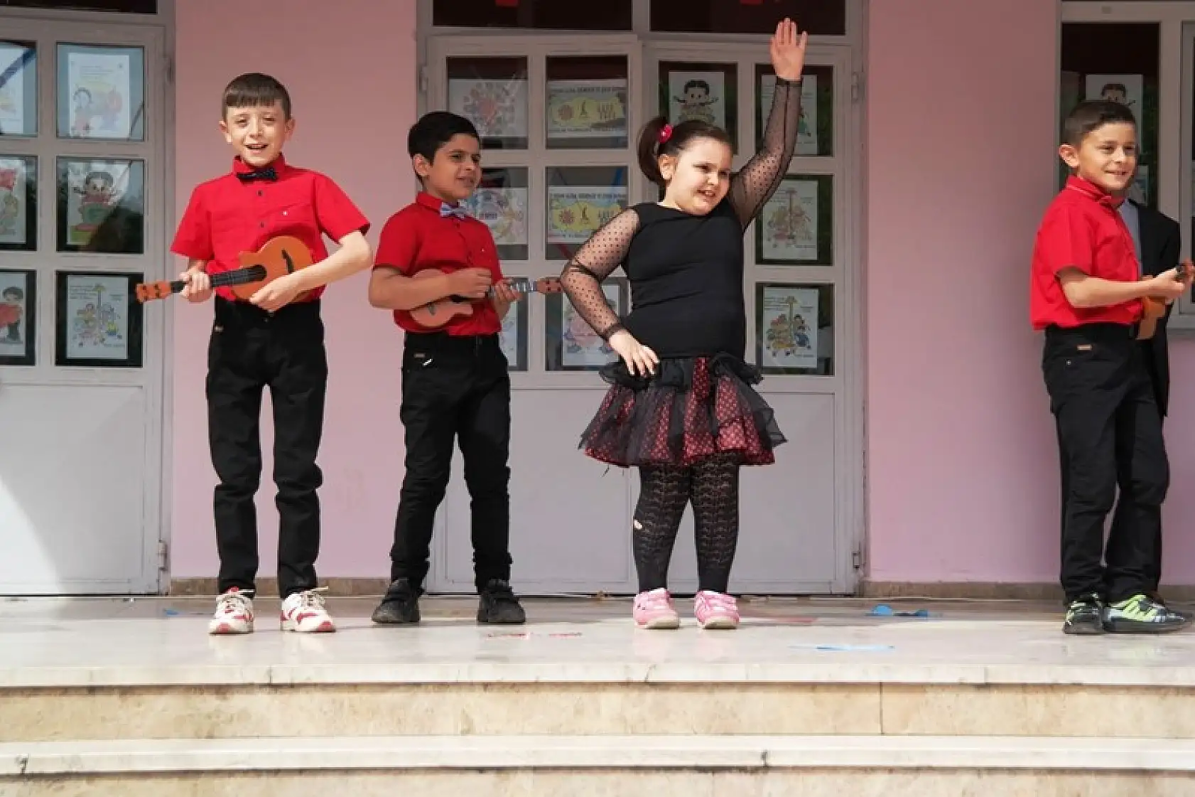 Ahmetler İlkokulunda 23 Nisan coşkusu