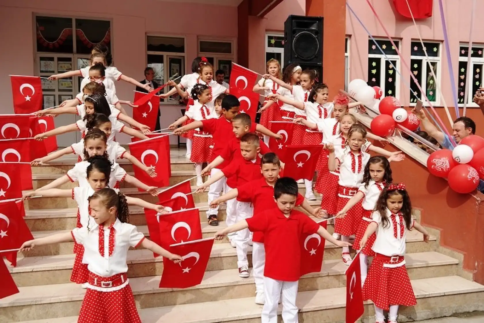 Ahmetler İlkokulunda 23 Nisan coşkusu