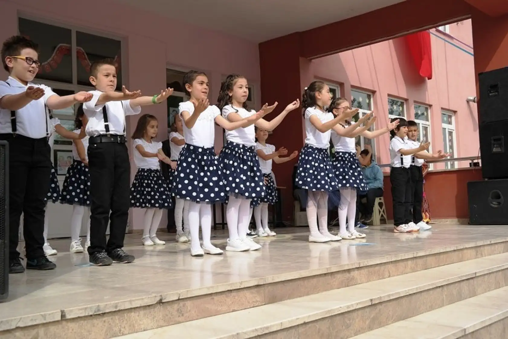 Ahmetler İlkokulunda 23 Nisan coşkusu