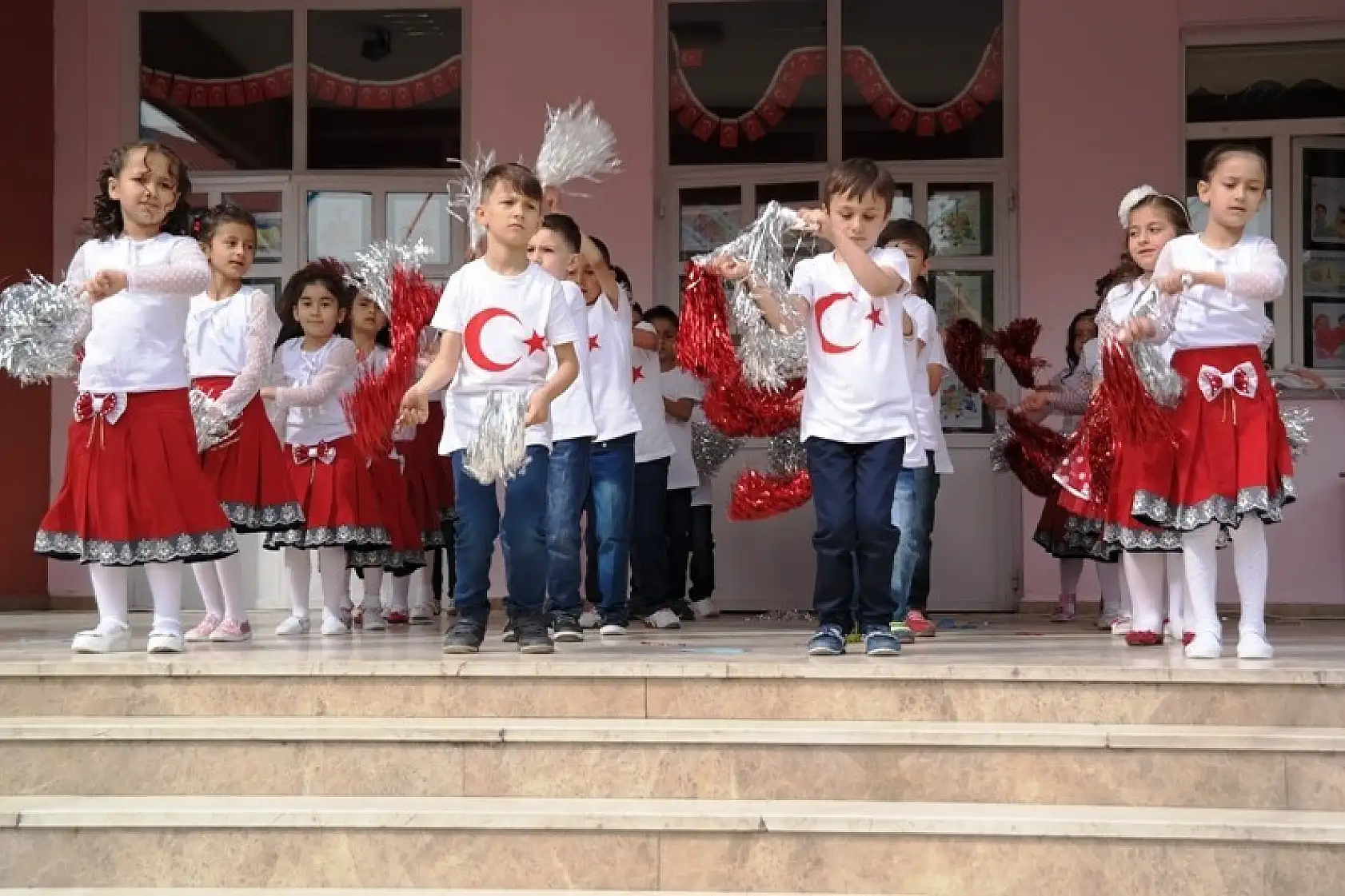 Ahmetler İlkokulunda 23 Nisan coşkusu