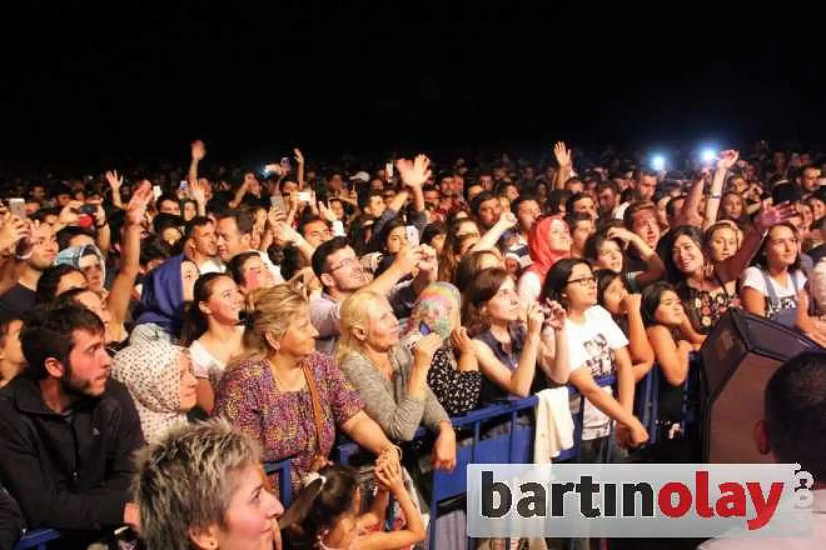 GÖKHAN ÖZEN, BEKAR HAYRANLARINA DUA ETTİ 