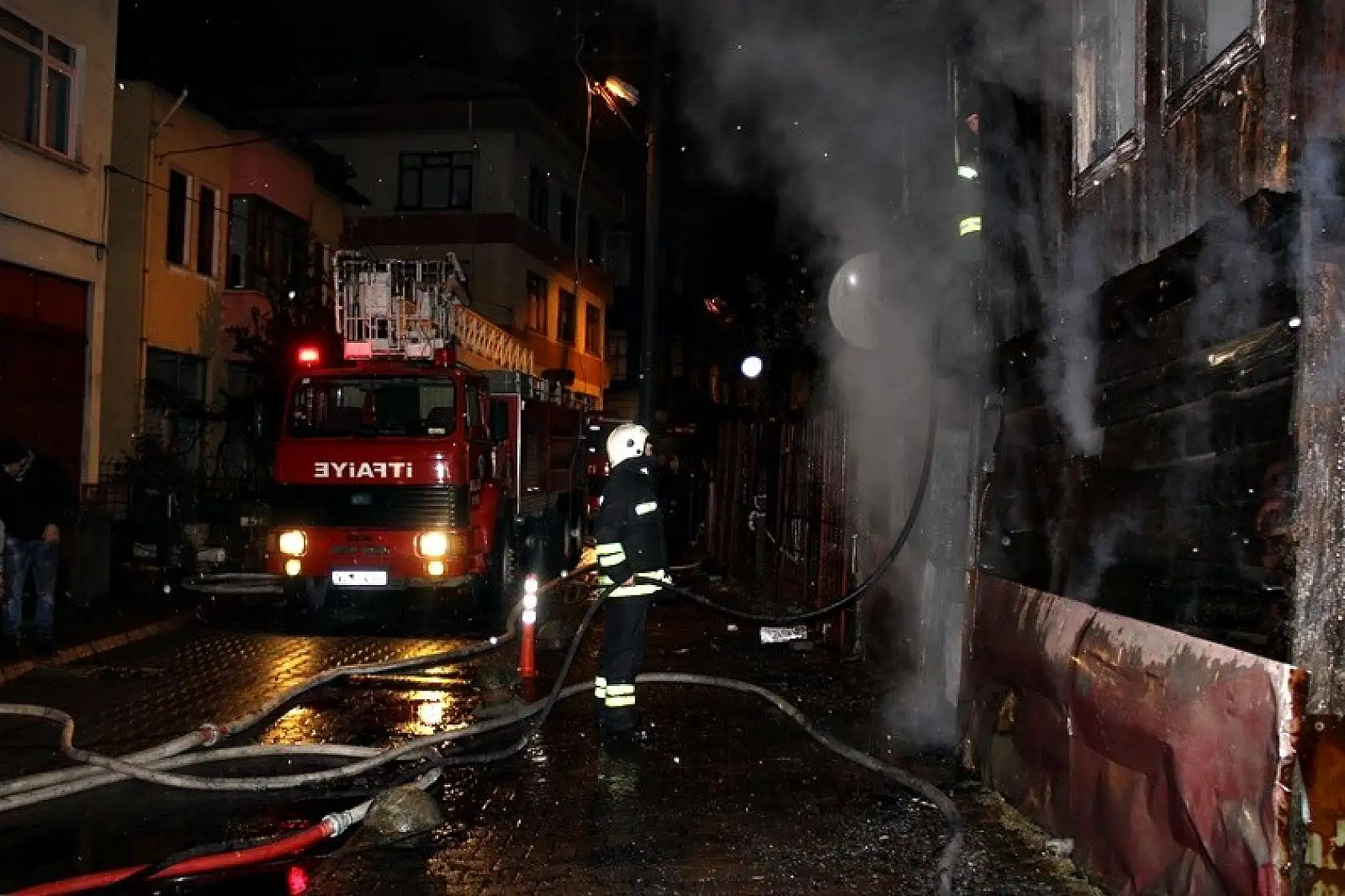 Bartın'da yangın dehşeti, 1 kadın öldü