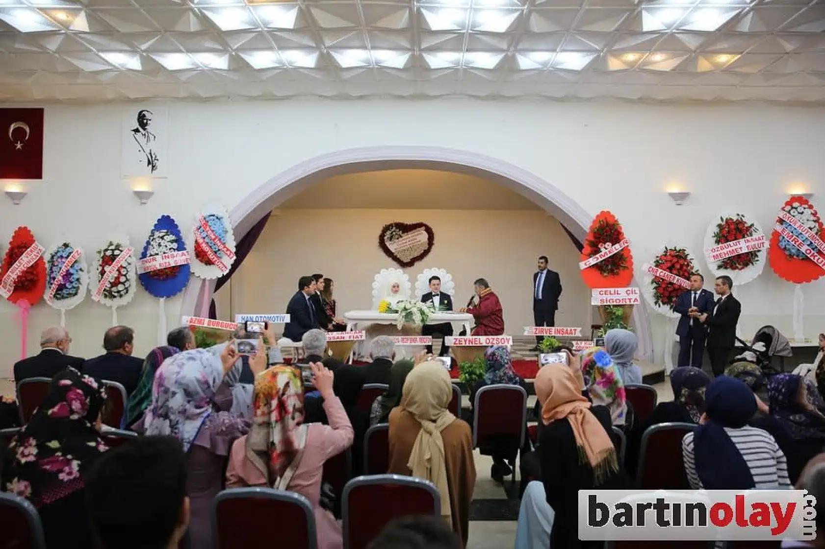 Başkan çiftlere mutluluklar diledi