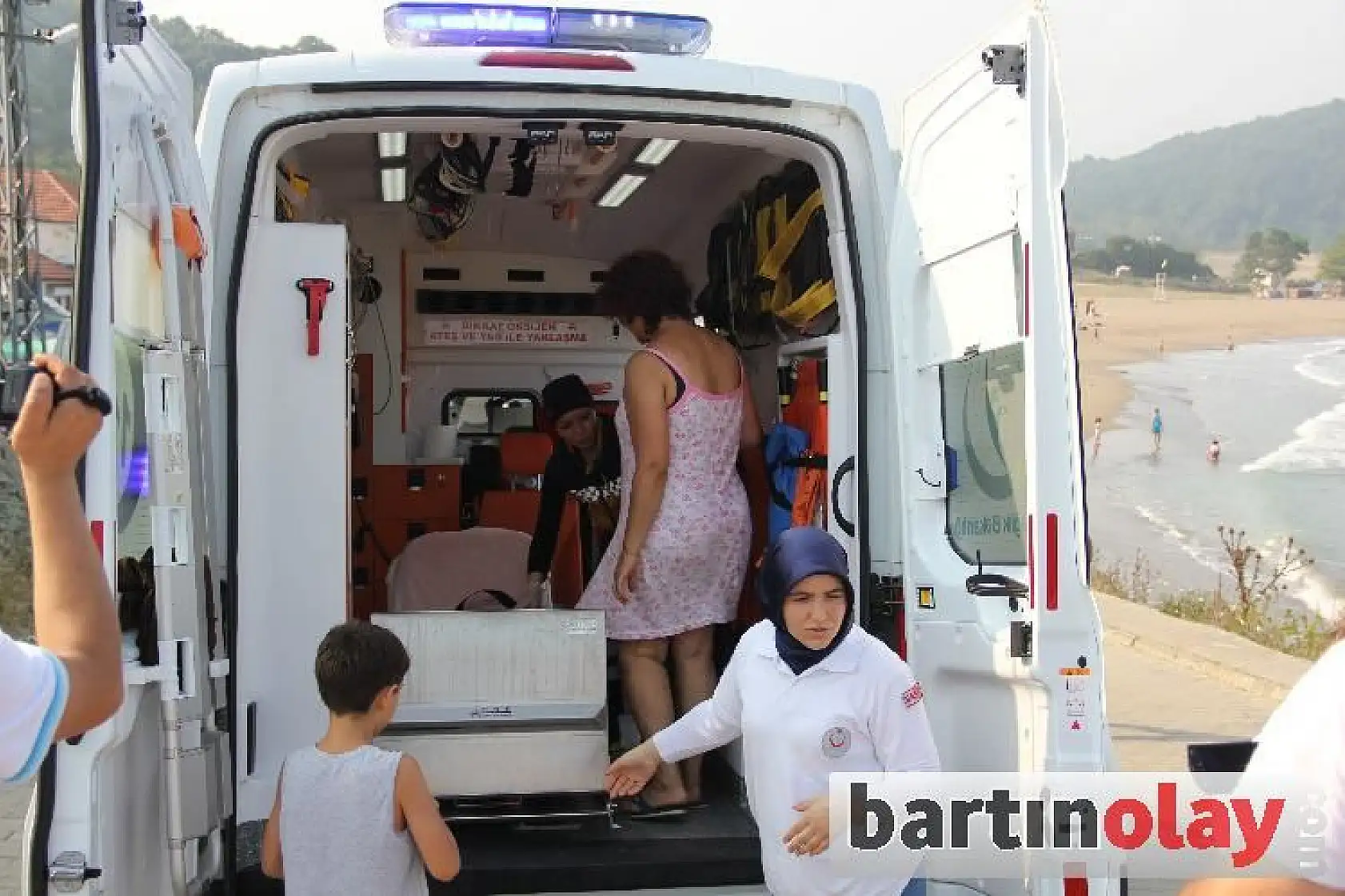 Koyda mahsur kalan 14 kişi kurtarıldı