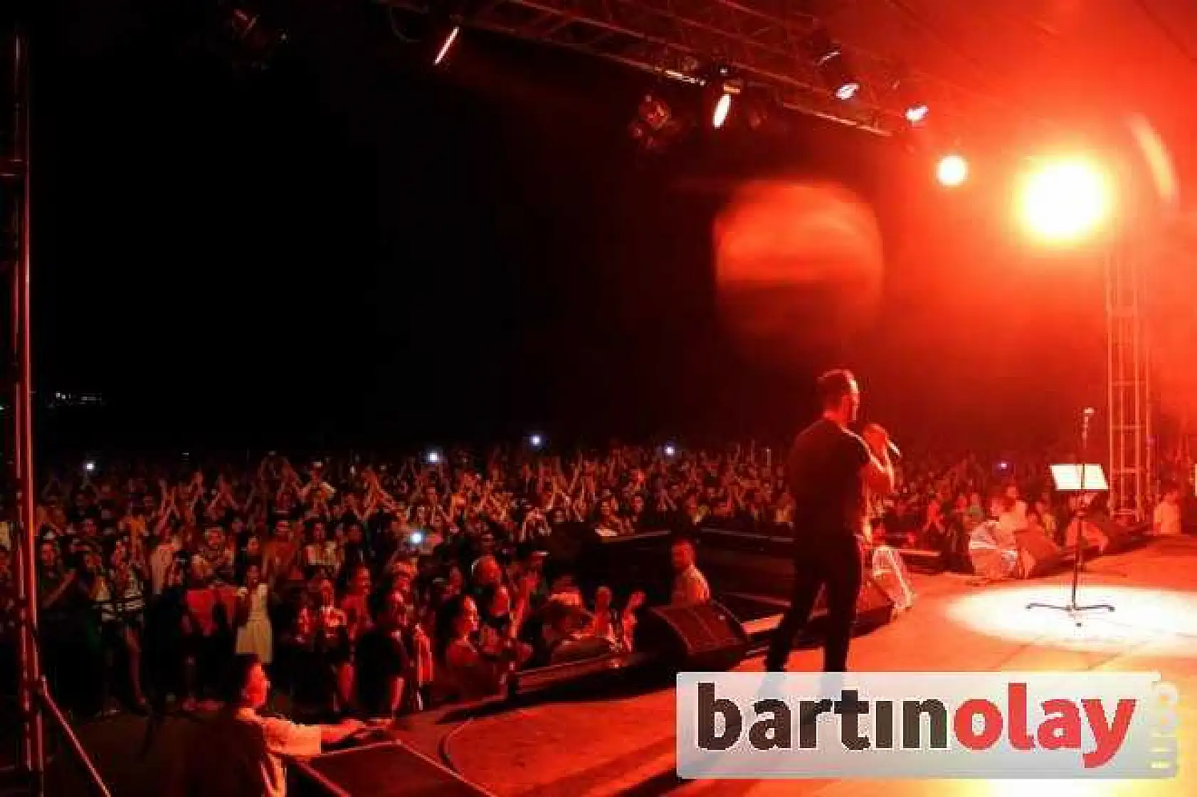 GÖKHAN ÖZEN, BEKAR HAYRANLARINA DUA ETTİ 