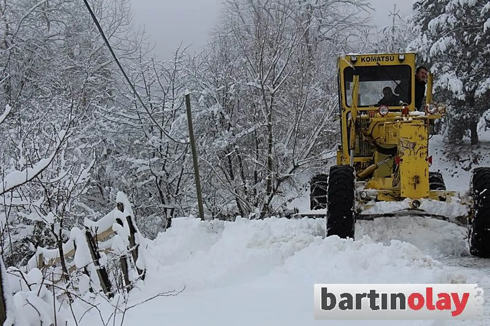 Köy yollarında kar manzaraları
