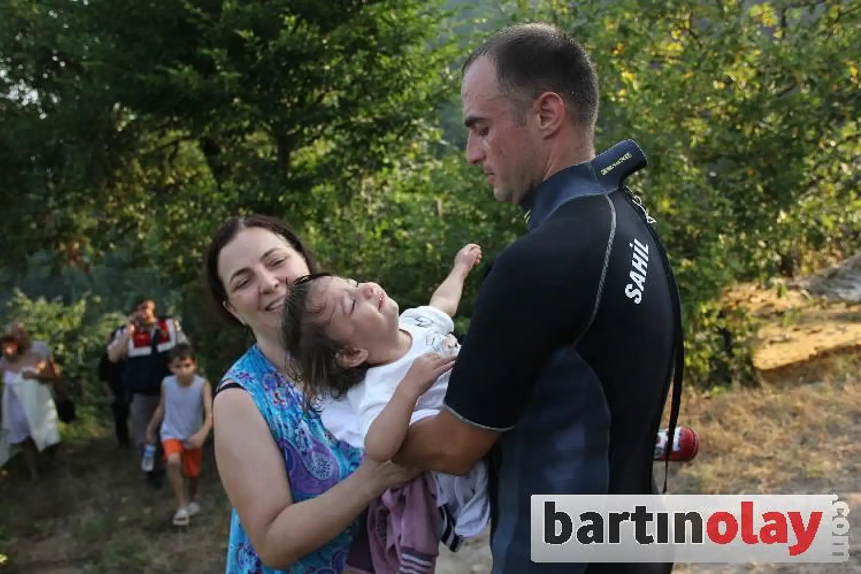 Koyda mahsur kalan 14 kişi kurtarıldı