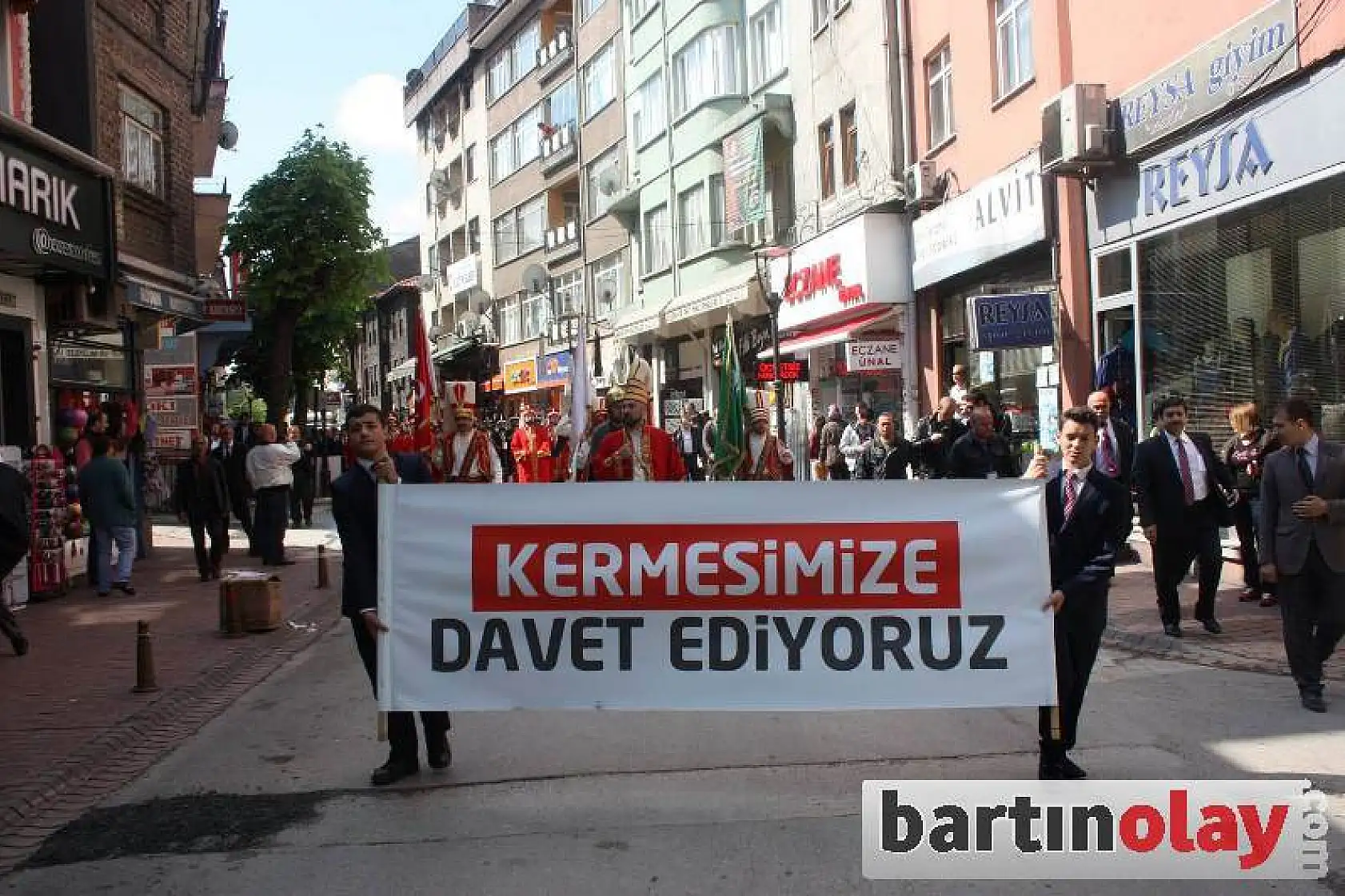 Hayır Çarşısına Görkemli Açılış