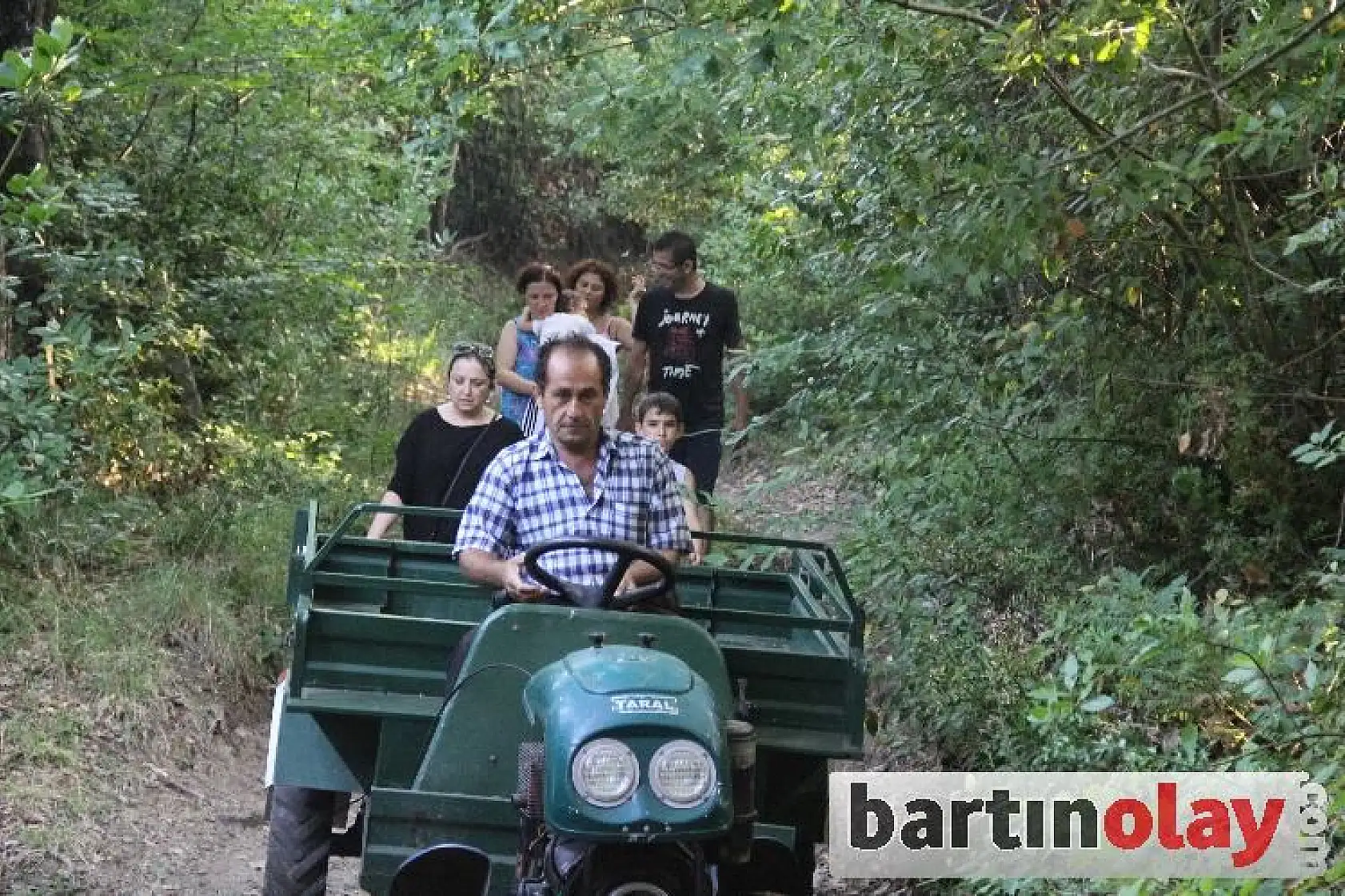 Koyda mahsur kalan 14 kişi kurtarıldı