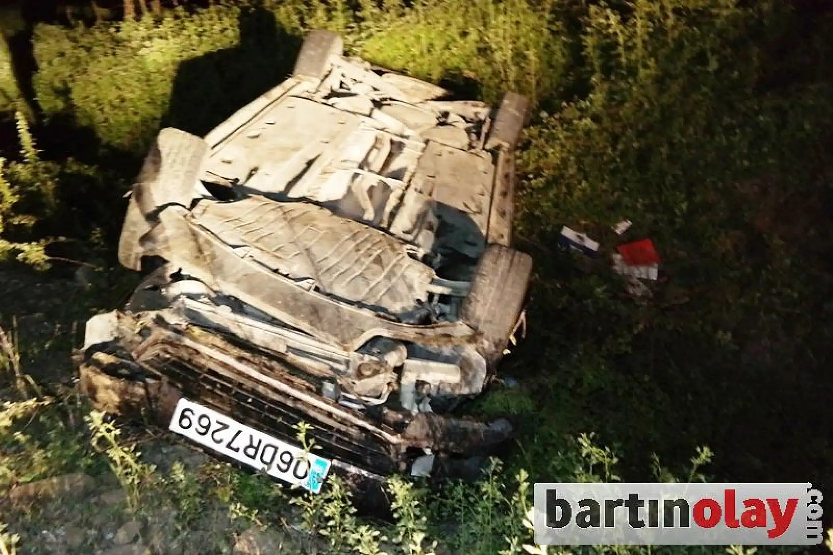 Eşeklere çarpan otomobil  takla attı, 2 yaralı