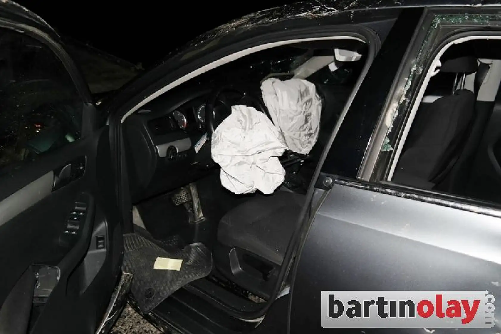 Eşeklere çarpan otomobil  takla attı, 2 yaralı