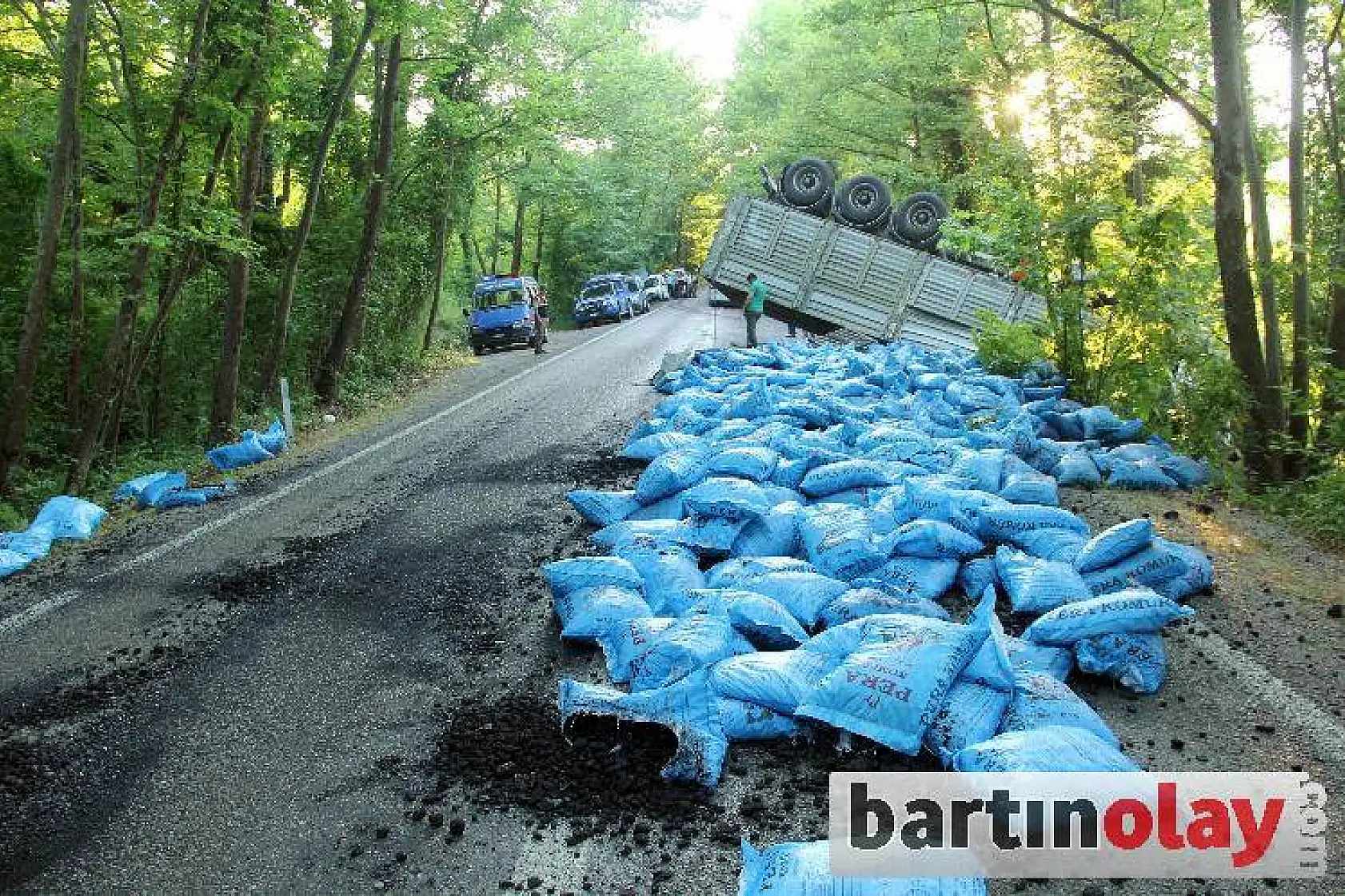 TIR ile otomobil çarpıştı:1 ölü