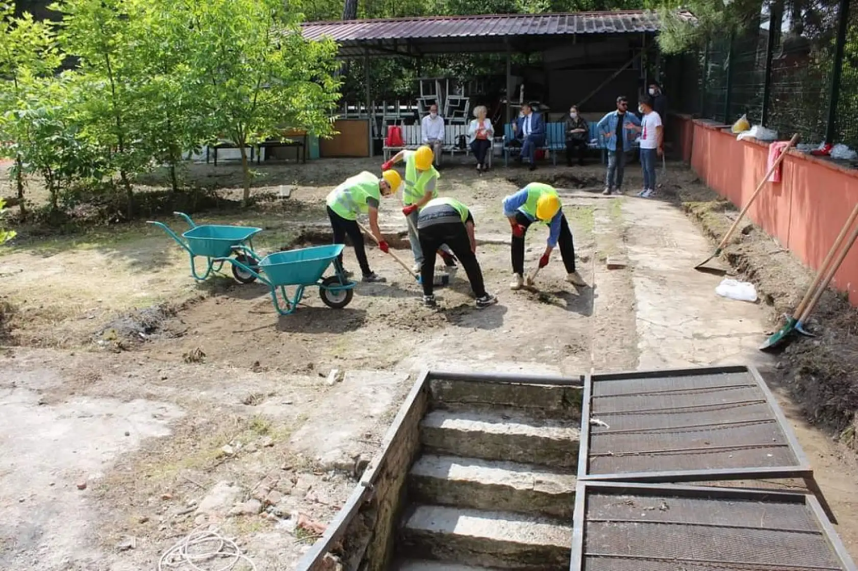 Tarihi mahzende kazı çalışmaları başlatıldı