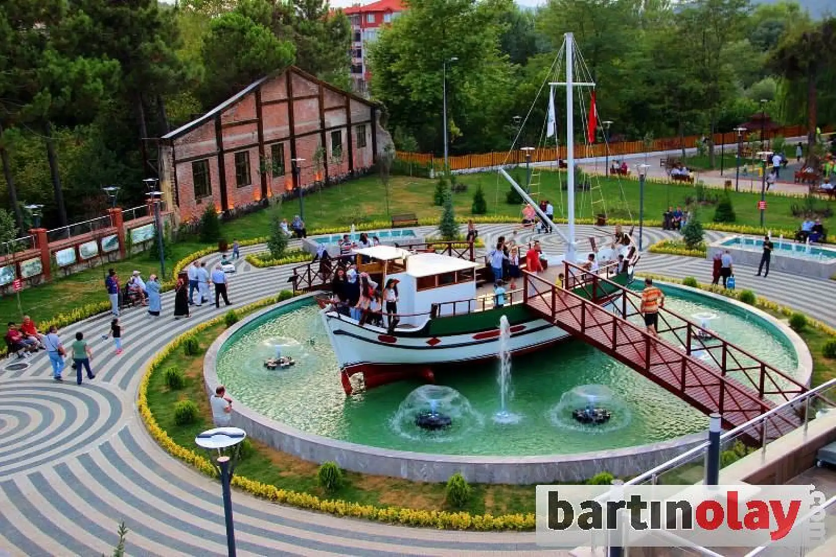 Gazhane Parkı Ziyaretçi Akınına Uğruyor