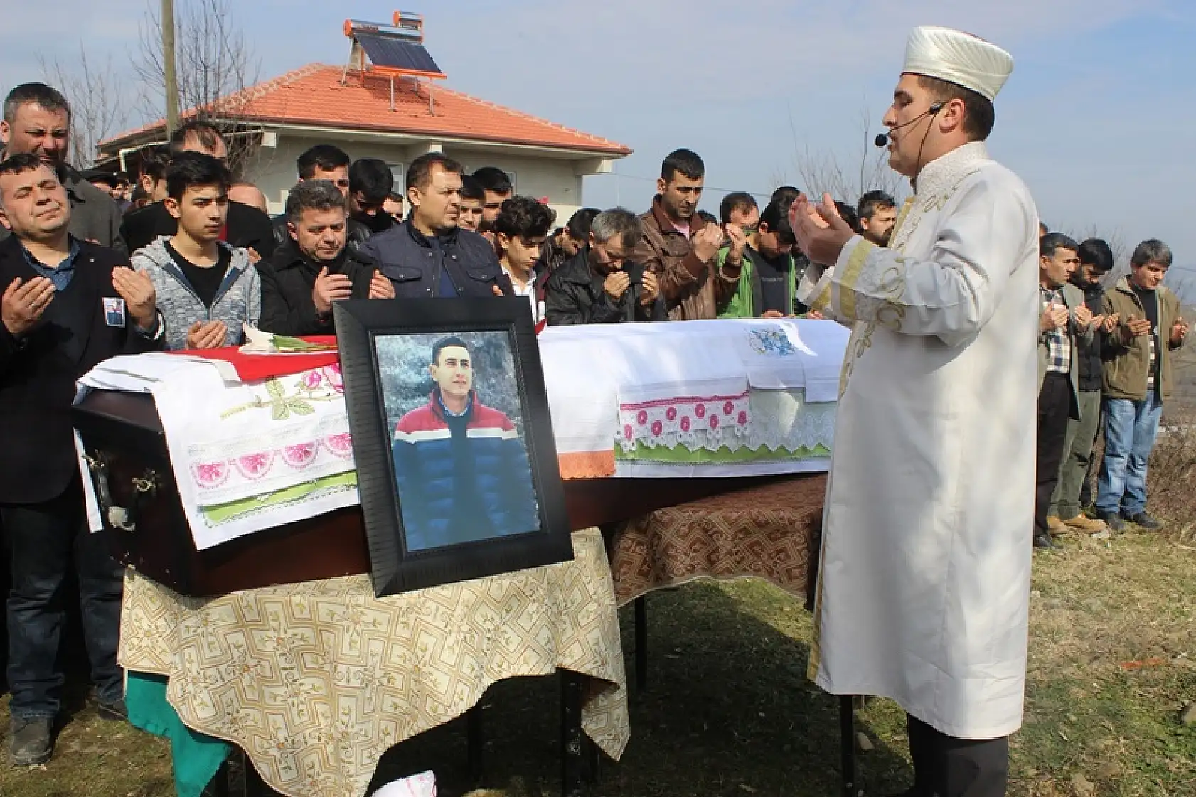 Havalı tüfekle vurulan genç dualarla defnedildi