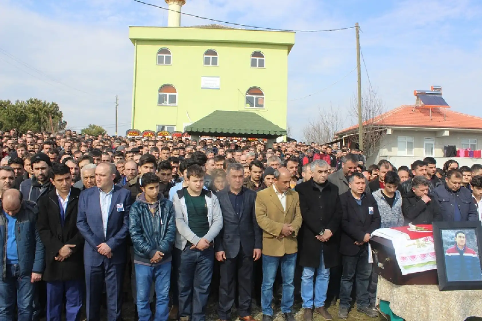 Havalı tüfekle vurulan genç dualarla defnedildi
