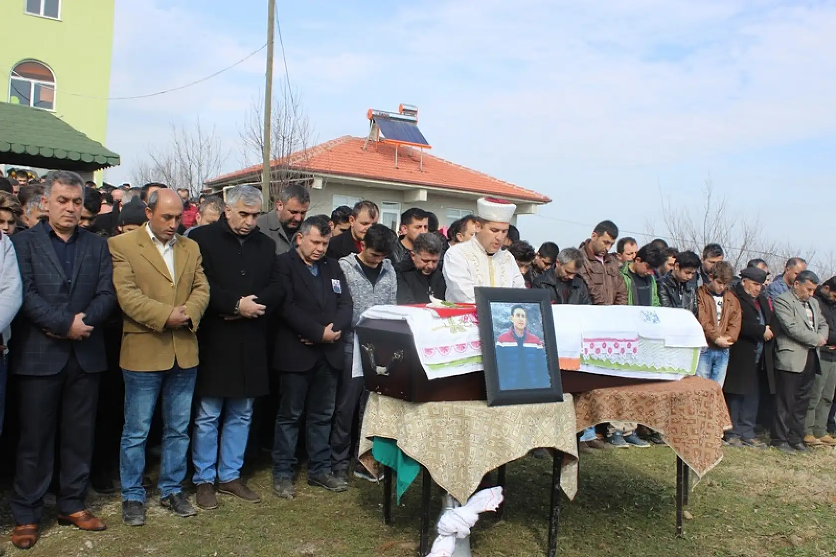 Havalı tüfekle vurulan genç dualarla defnedildi