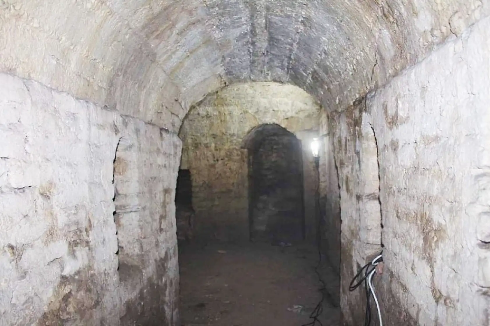 Tarihi mahzende kazı çalışmaları başlatıldı