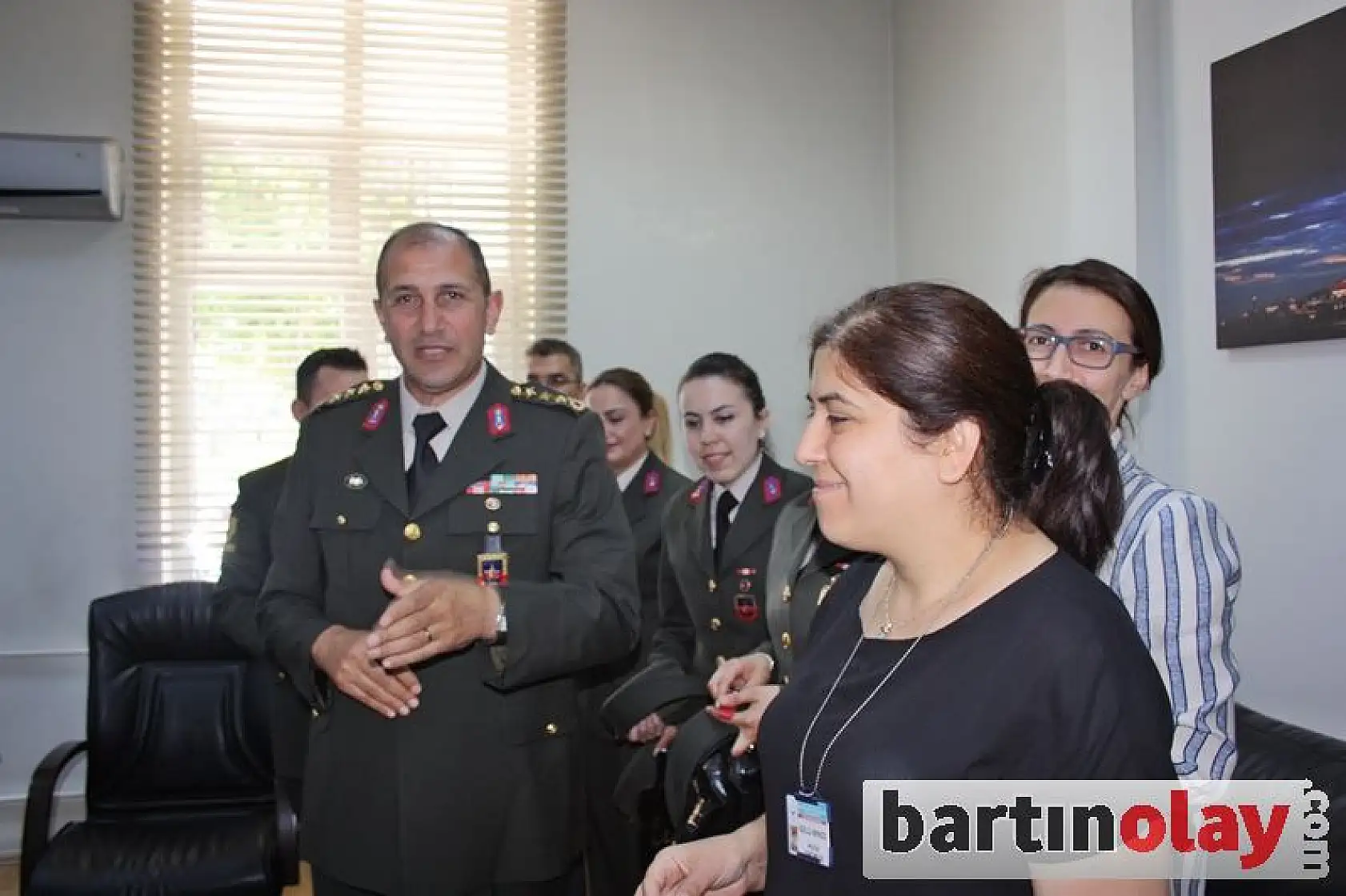 Jandarmadan Hastalara Karanfilli moral 