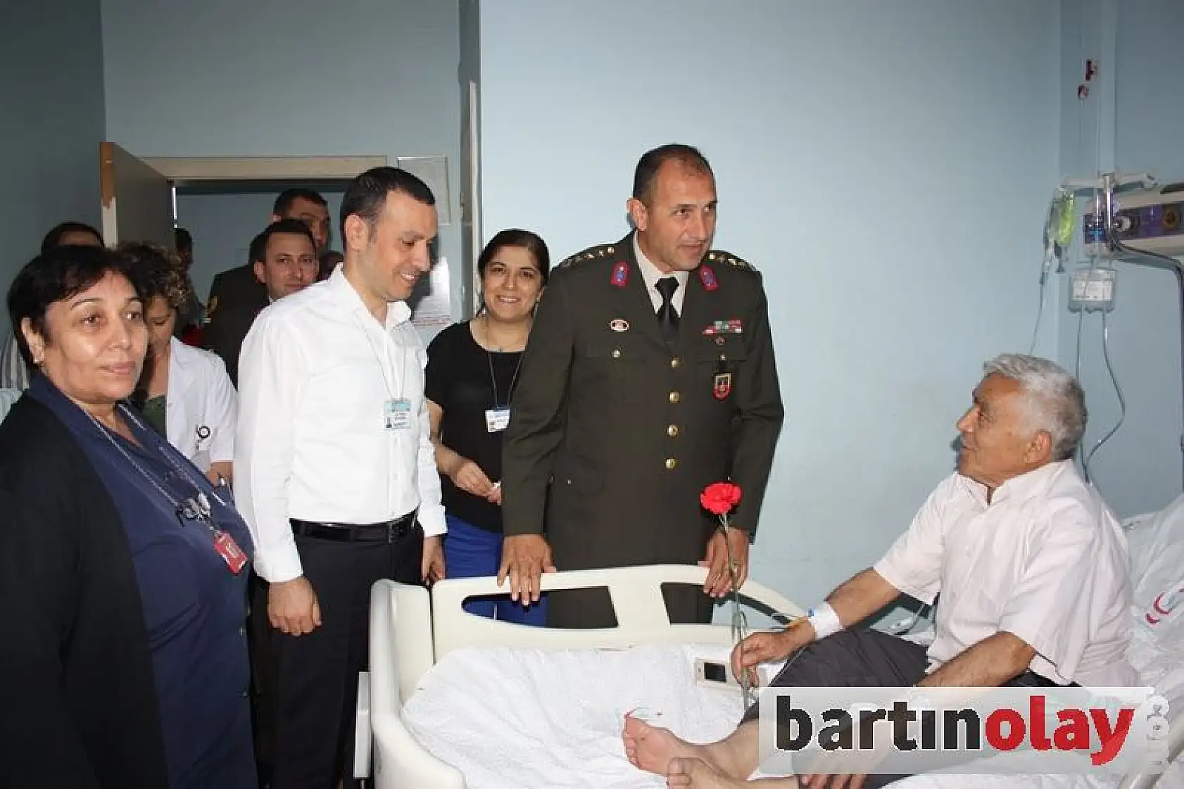 Jandarmadan Hastalara Karanfilli moral 