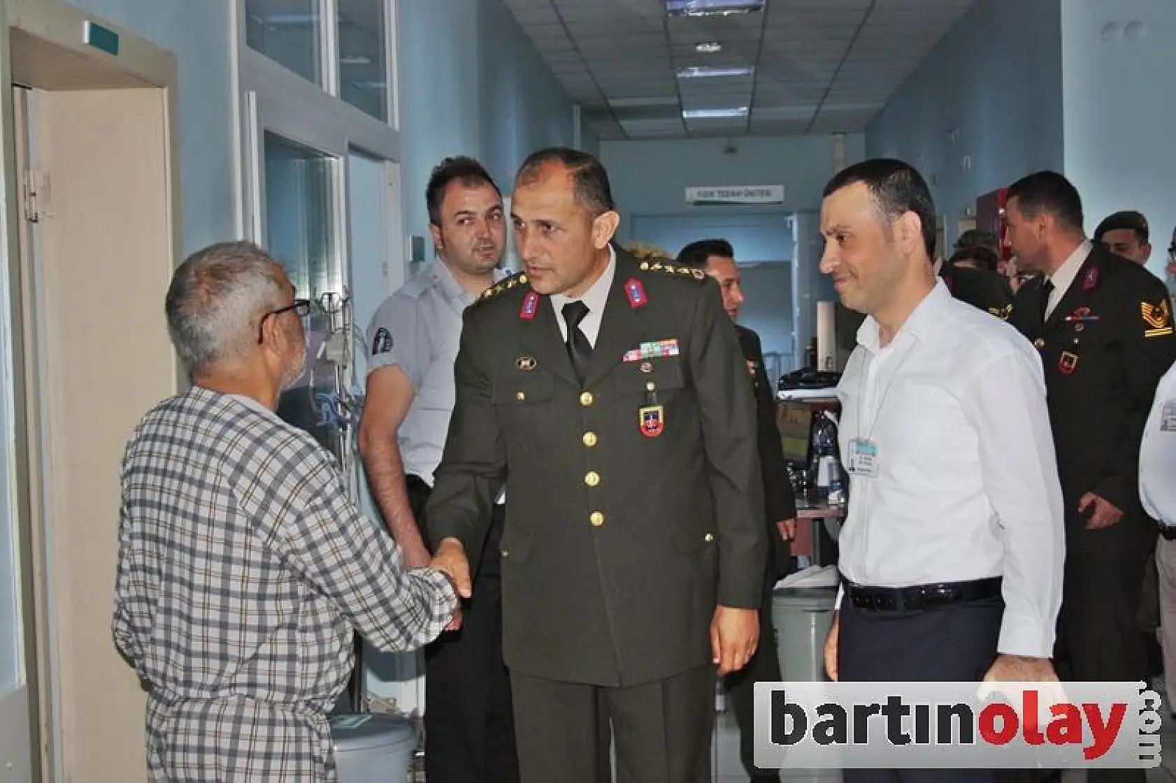 Jandarmadan Hastalara Karanfilli moral 