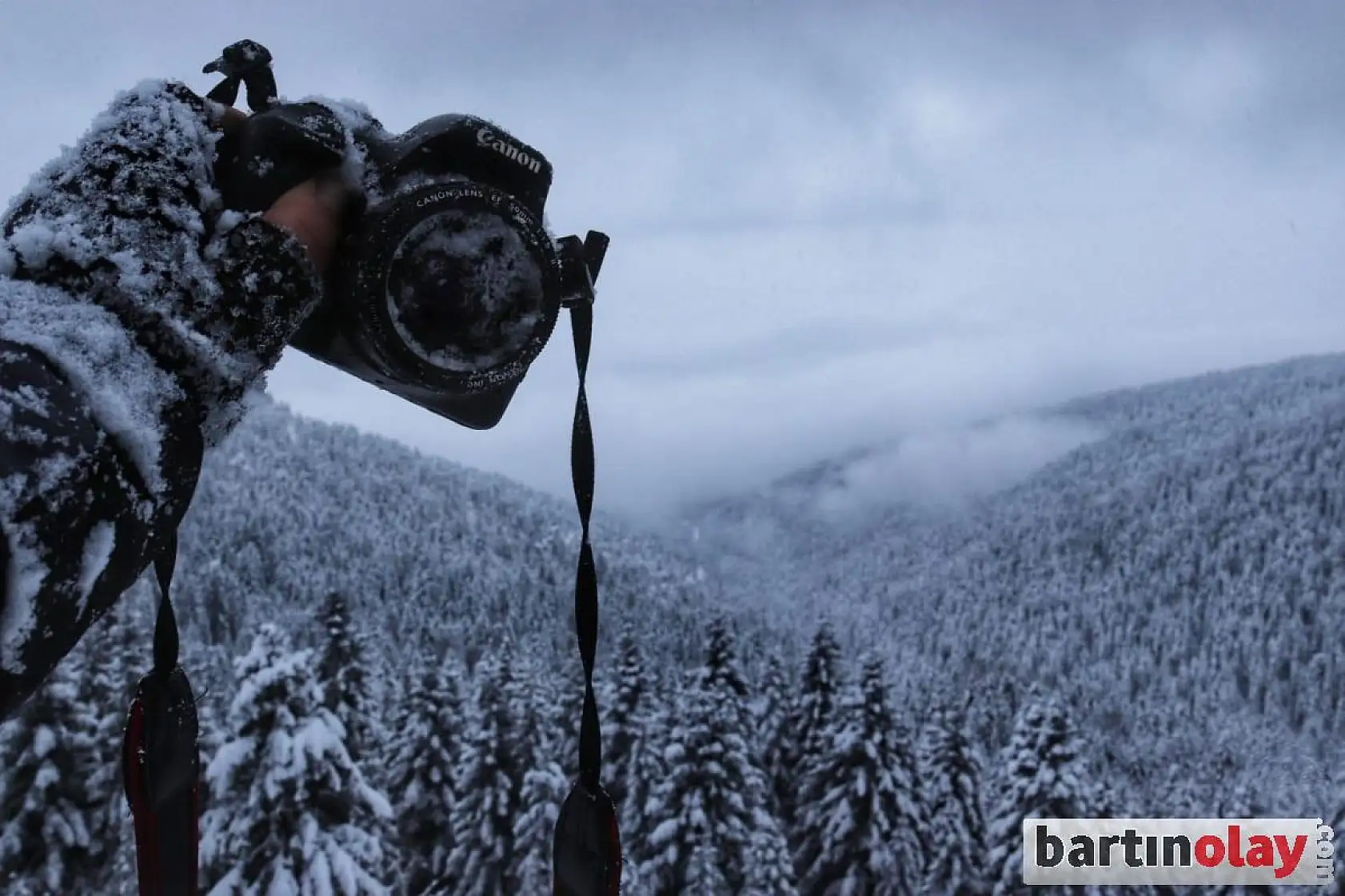 Karda 5 saat yürüyerek zirveye ulaştılar