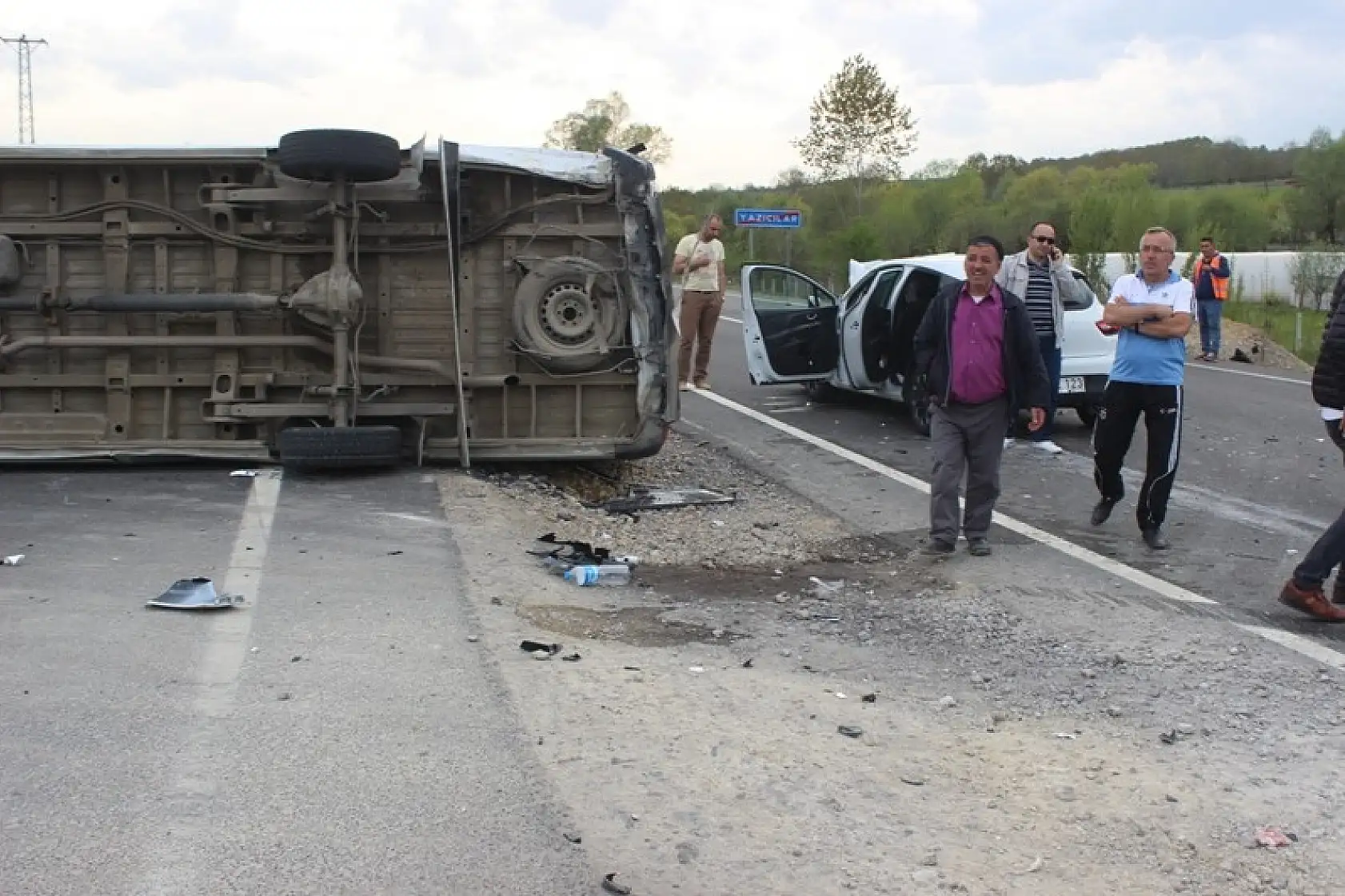 Minibüs ile otomobil çarpıştı, 7 yaralı