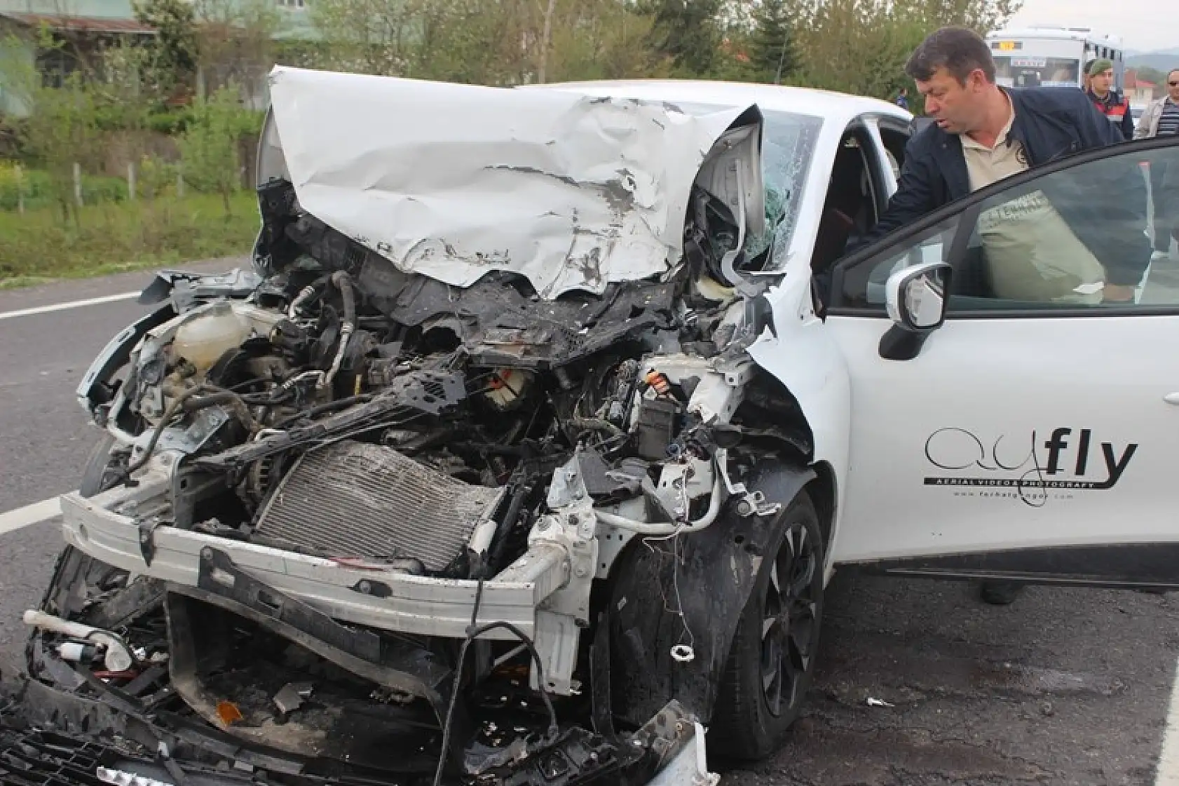 Minibüs ile otomobil çarpıştı, 7 yaralı