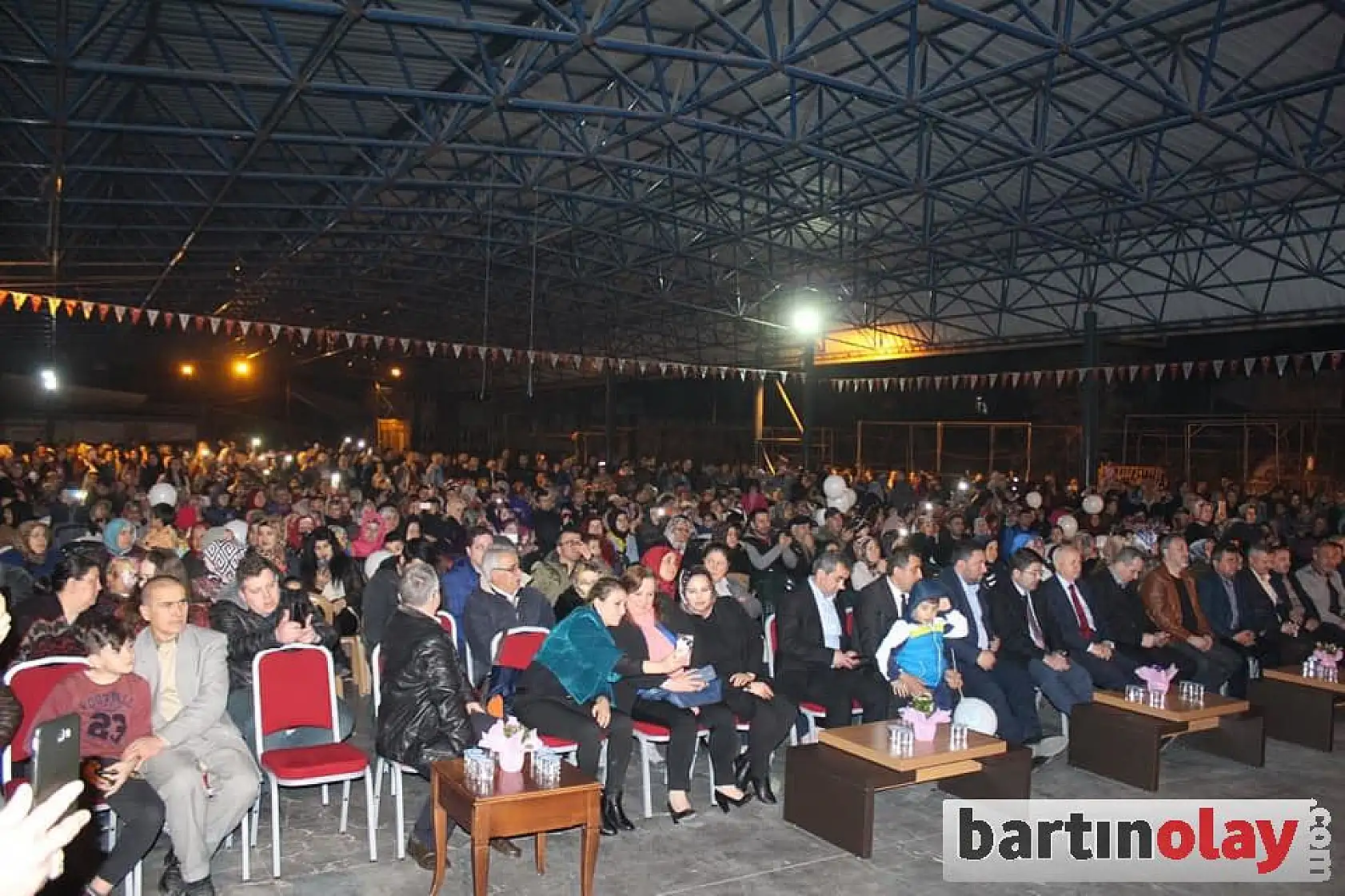 Uğur Işılak Kozcağız'da unutulmaz bir gece yaşattı