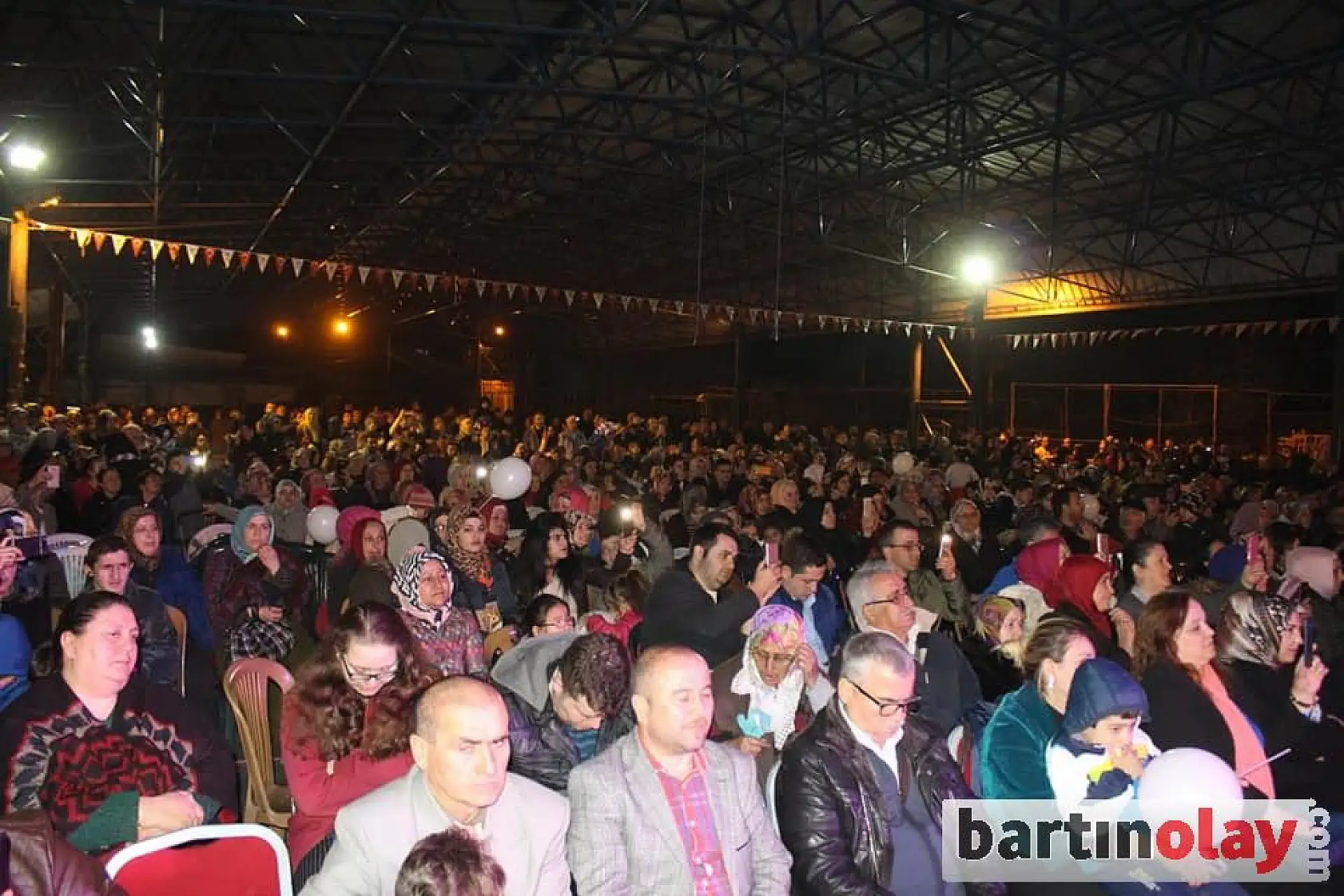 Uğur Işılak Kozcağız'da unutulmaz bir gece yaşattı