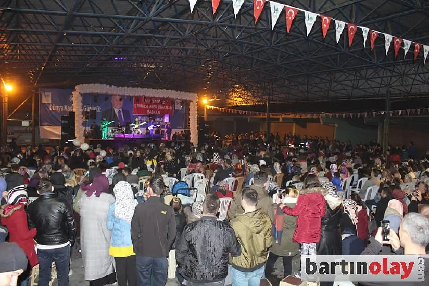 Uğur Işılak Kozcağız'da unutulmaz bir gece yaşattı