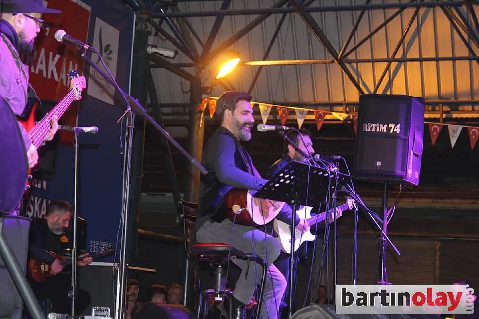 Uğur Işılak Kozcağız'da unutulmaz bir gece yaşattı