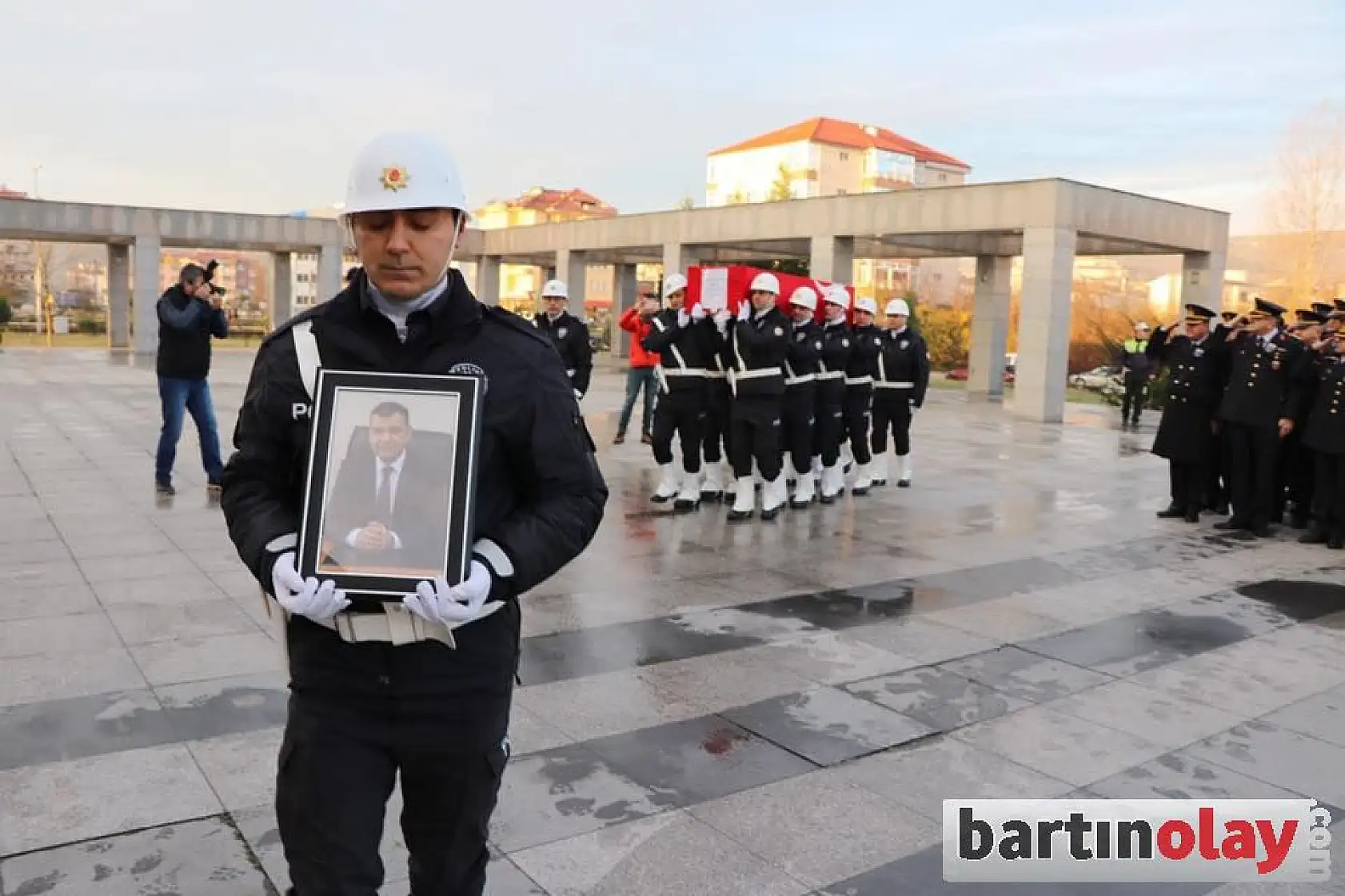 Vali Yardımcısı son yolculuğuna uğurlandı