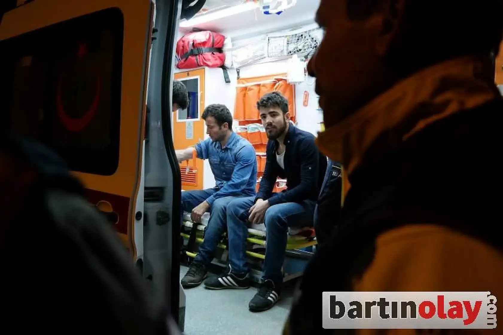 Virajı alamadı, beton duvara çarptı